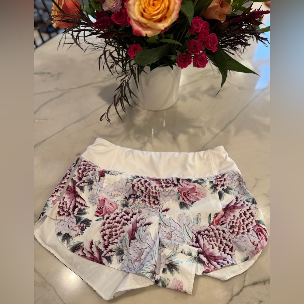 Athleta Run Free Peony Floral Pink Garden Shorts Sz M